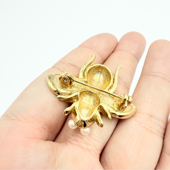 Vintage Gold-tone Enamelled Pearls Accent Bee Brooch - Picture 5 of 6